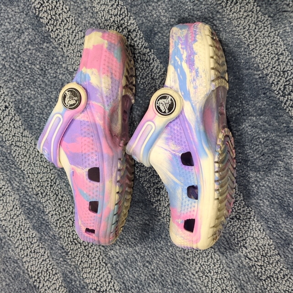CROCS Girls Bundle, Pink Fur Lined & Pink/Purple Marbled - Picture 11 of 13